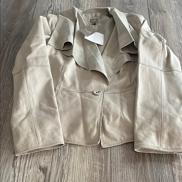 J Jill Cream Leather Blazer with Cropped Design and Wide Lapels - Picture 1 of 8